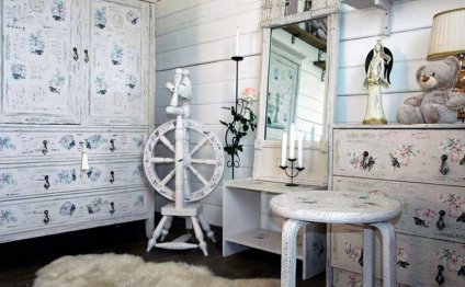 Interrier Give Your Hands The Photos